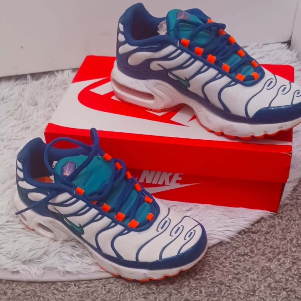 Gym shoes